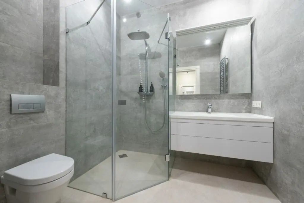 5 Top Tips to Keep Glass Shower Doors from Spotting